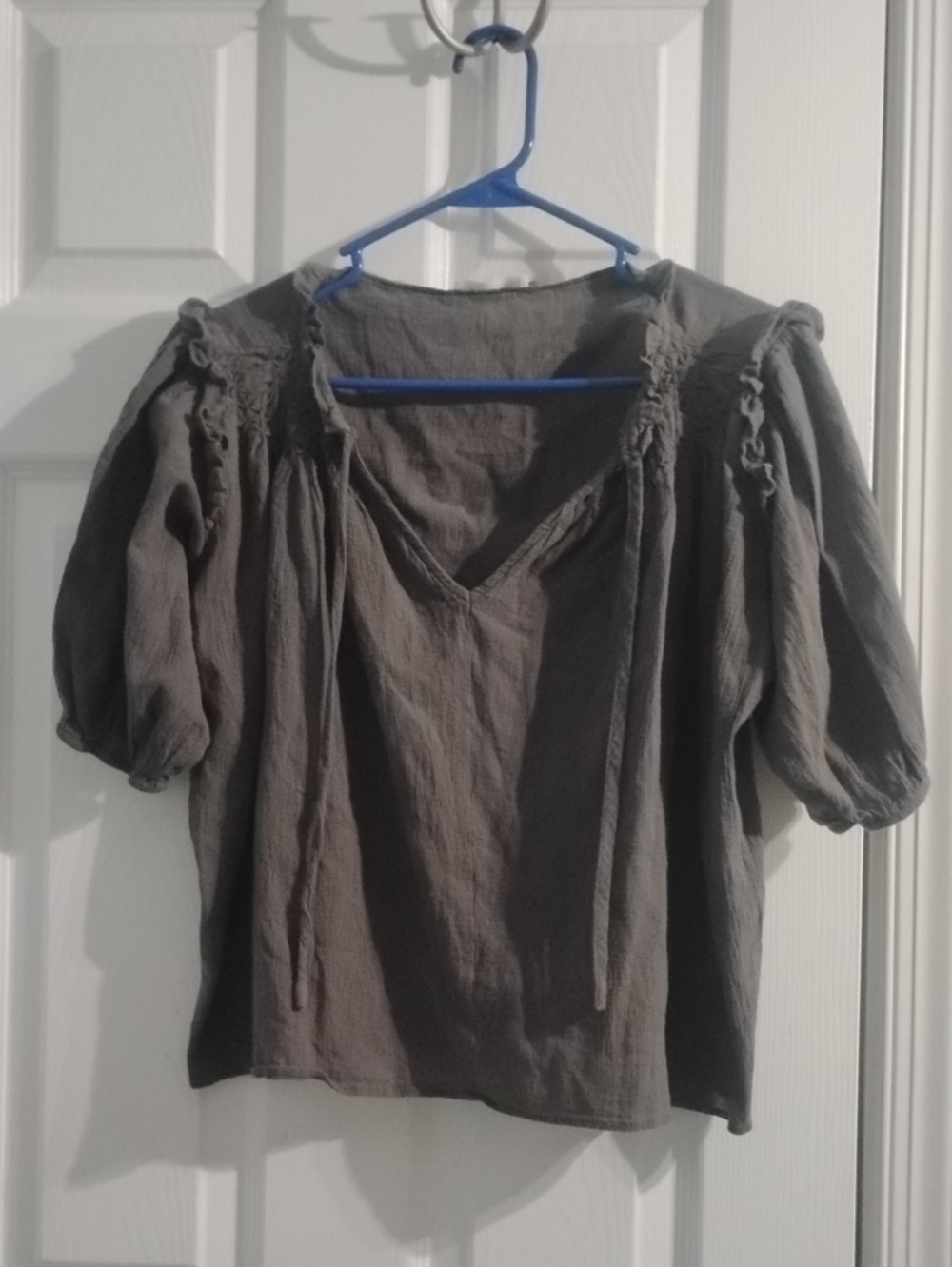 NWOT, Beautiful Smocked Neckline W/ Puff Sleeve Blouse in Charcoal, Size S
